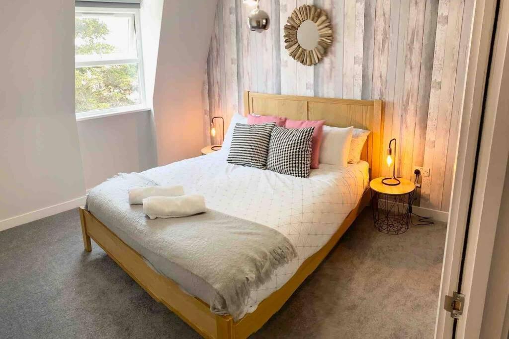 The Lansdowne Hideaway - Brought To You By Coastline Retreats - Newly Refurbished Town Centre, Close To Beach, Large Jet Bath With Tv, Netflix, Swing And Parking Included Appartement Bournemouth Buitenkant foto