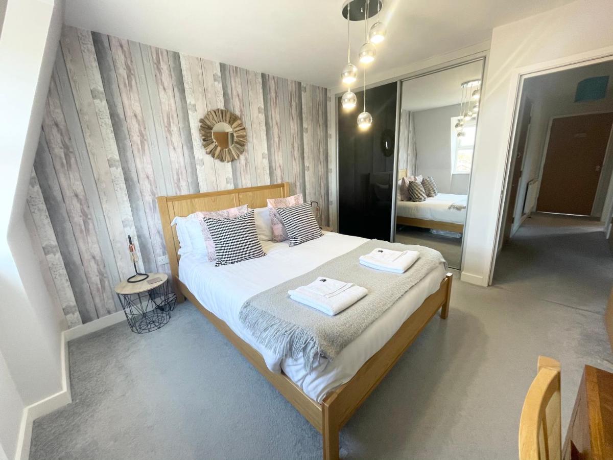 The Lansdowne Hideaway - Brought To You By Coastline Retreats - Newly Refurbished Town Centre, Close To Beach, Large Jet Bath With Tv, Netflix, Swing And Parking Included Appartement Bournemouth Buitenkant foto